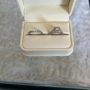 Engagement ring with wedding band
